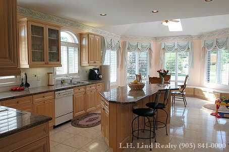 26 Offord Cres, Aurora, L4G3G8 | Image 3