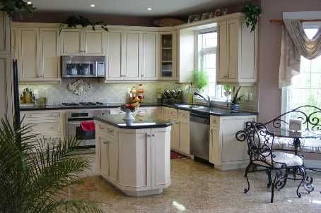 47 Frybrook Cres, Richmond Hill, L4B4B9 | Image 2