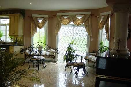 47 Frybrook Cres, Richmond Hill, L4B4B9 | Image 3