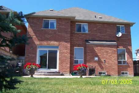 87 Estate Garden Dr, Richmond Hill, L4E3V6 | Image 2