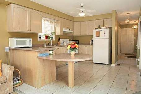 22 Rush Rd, Aurora, L4G7G5 | Image 2