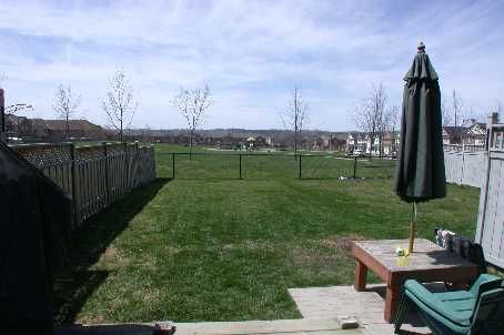 22 Stiles Ave, Aurora, L4G7N3 | Image 2