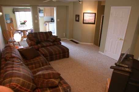 22 Stiles Ave, Aurora, L4G7N3 | Image 3