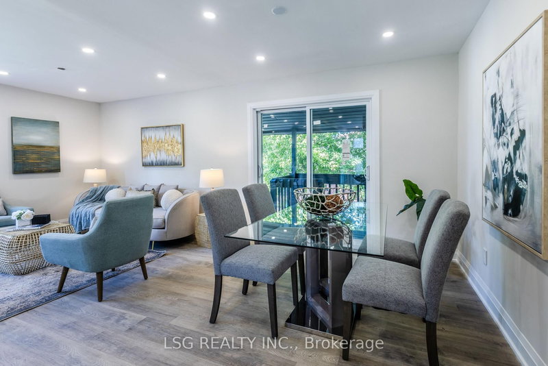 56 Millard Ave, Newmarket, L3Y 1Y8 | Image 2