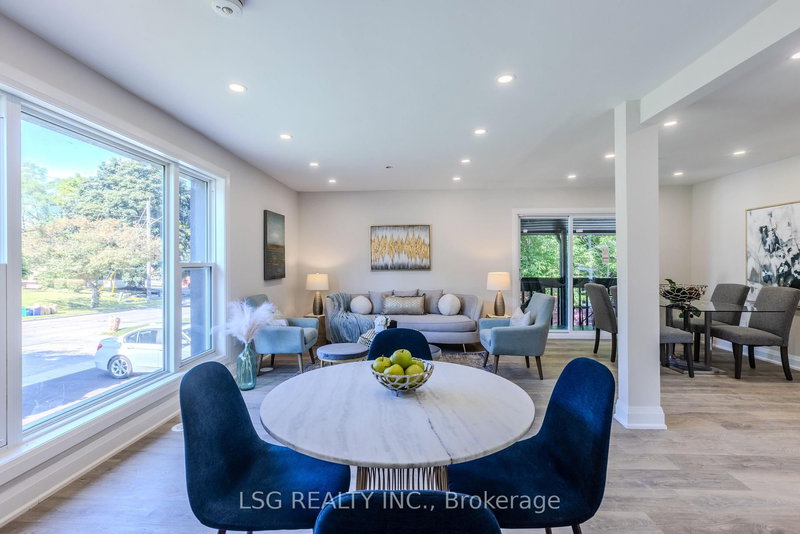 56 Millard Ave, Newmarket, L3Y 1Y8 | Image 3