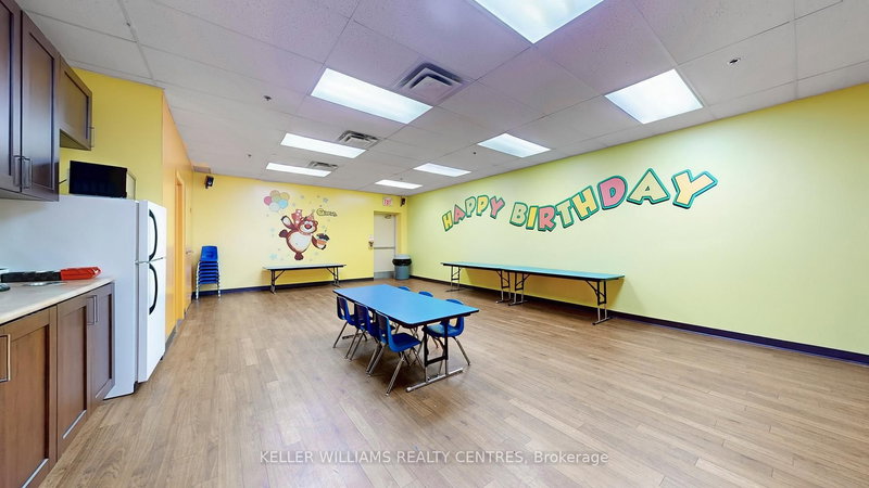 32 - 16945 Leslie St, Newmarket, L3Y 9A2 | Image 3