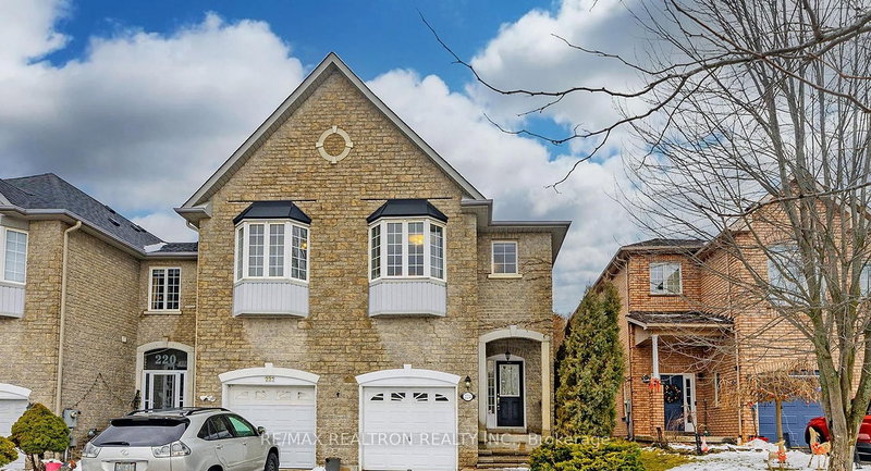 224 Yorkland St, Richmond Hill, L4S 1A2 | Image 2