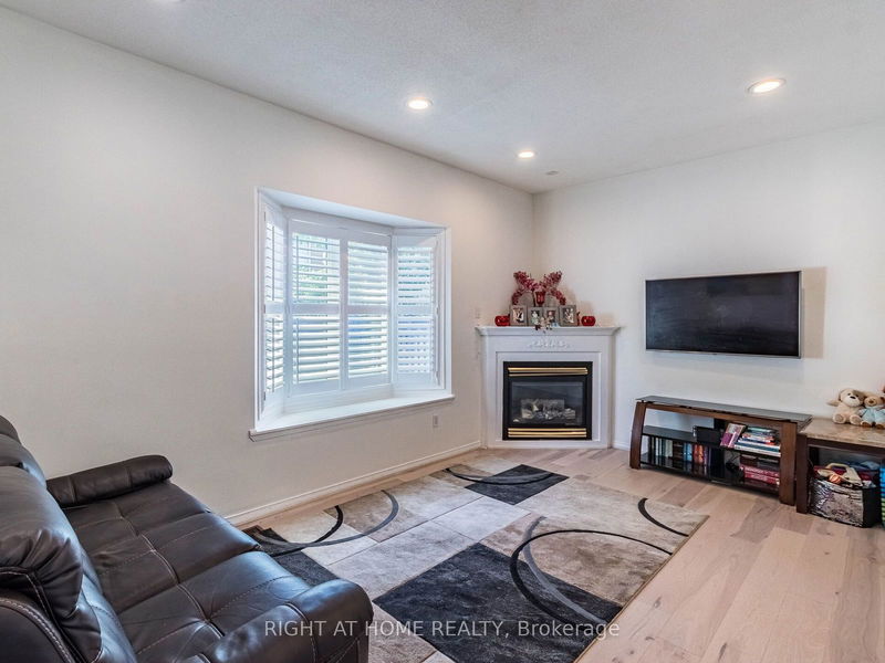 1 Ferdinand Ave  Vaughan, L6A 2Z4 | Image 24