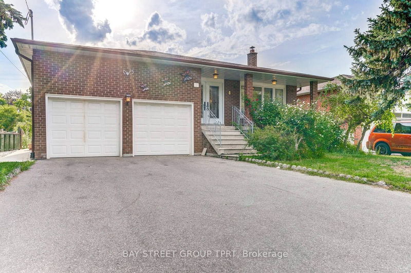 8 Kersey Cres  Richmond Hill, L4C 3W3 | Image 1