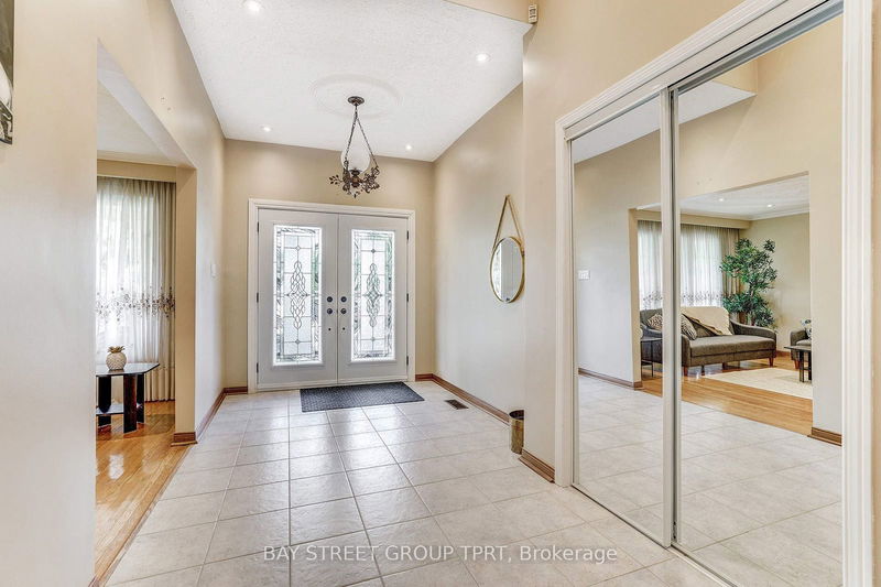 8 Kersey Cres  Richmond Hill, L4C 3W3 | Image 3