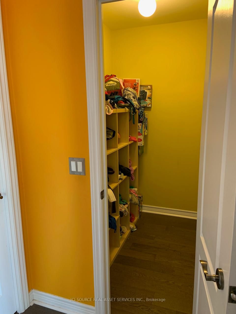 Listing Image 5
