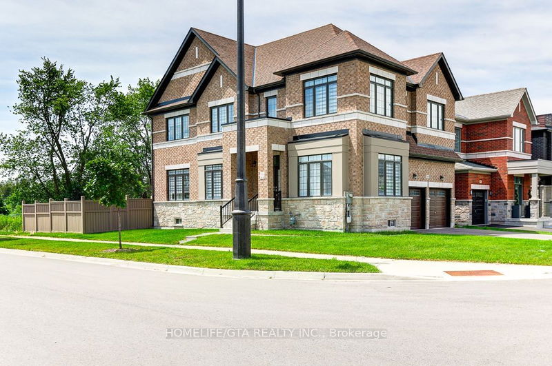home for lease on 48 Boone Crescent