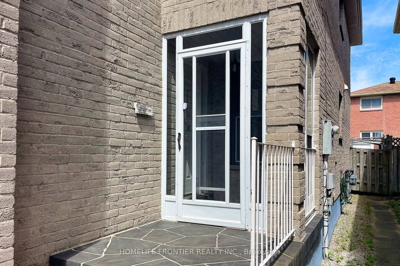 32 Charlton Ave, Vaughan, L4J 6W3 | Image 3
