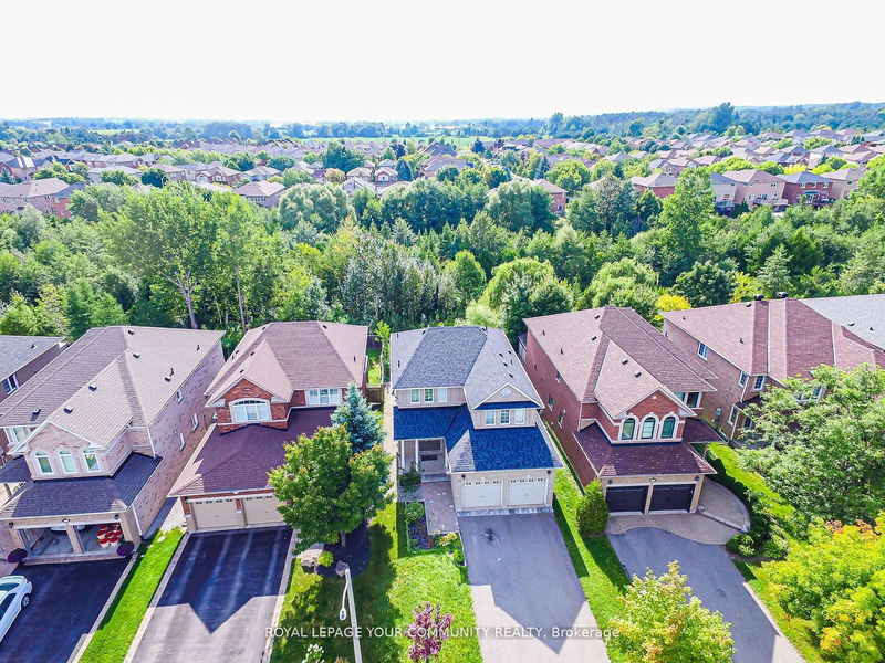 111 Deerwood Cres  Richmond Hill, L4E 4B3 | Image 2