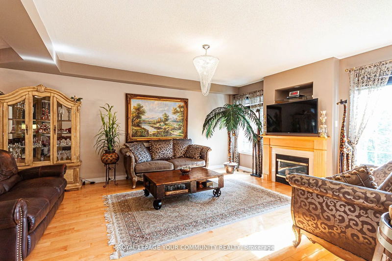 111 Deerwood Cres  Richmond Hill, L4E 4B3 | Image 8