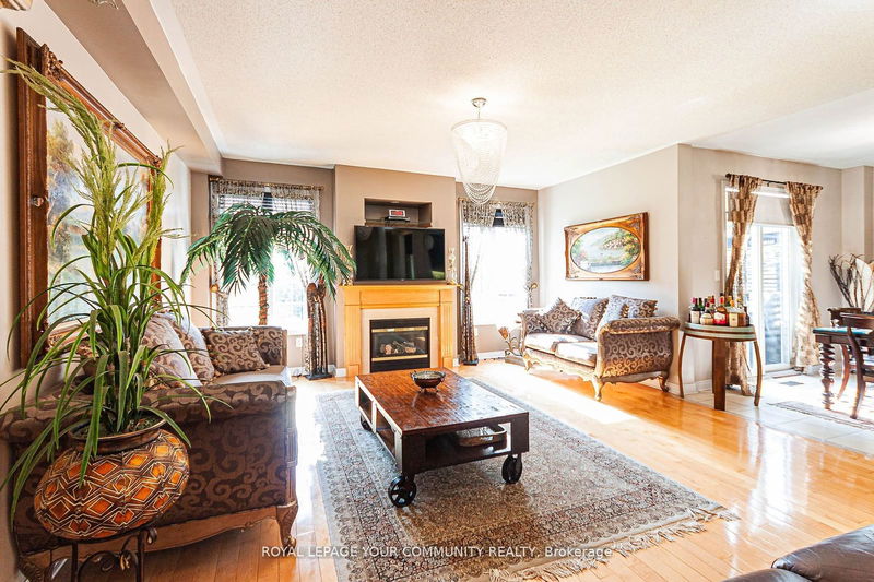 111 Deerwood Cres  Richmond Hill, L4E 4B3 | Image 9