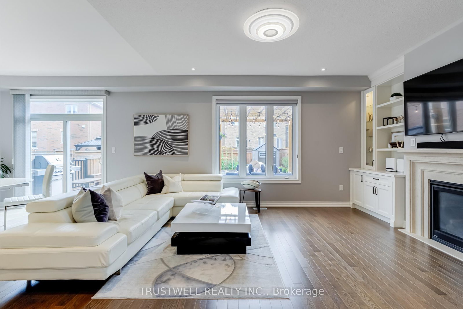 Listing Image 9