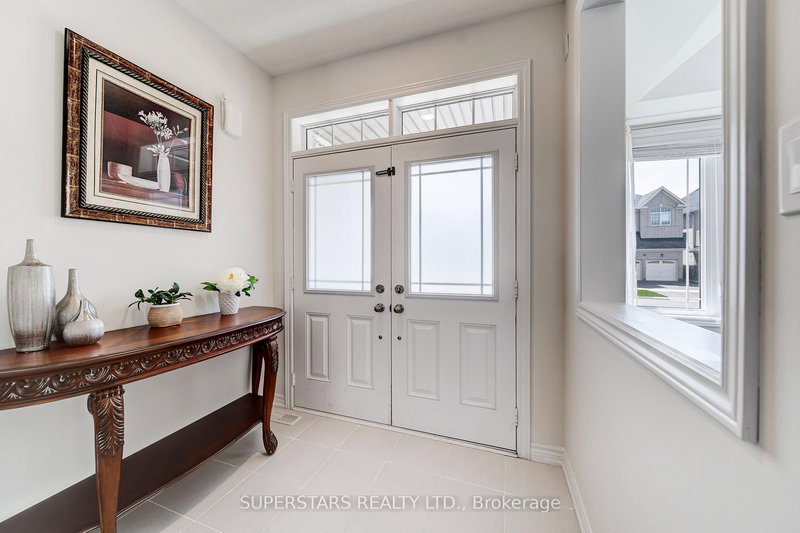 23 Terrell Ave, Georgina, L4P 0C8 | Image 3