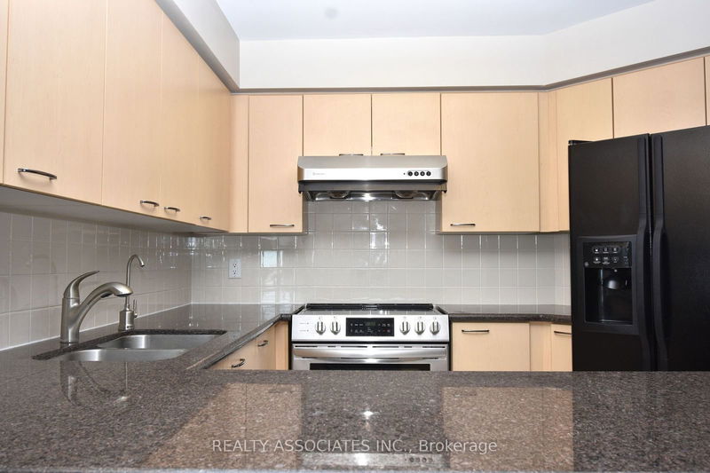  811 - 48 Suncrest Blvd  Markham, L3T 7Y6 | Image 4