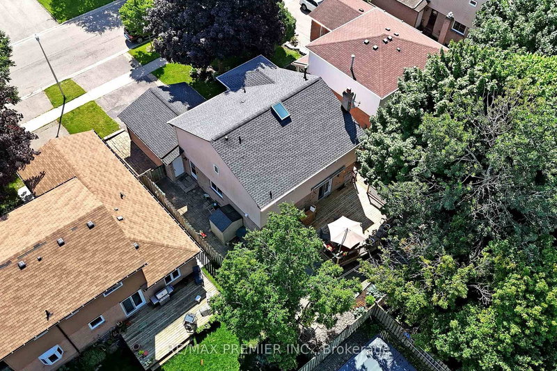 158 Walton Dr, Aurora, L4G 3R8 | Image 3