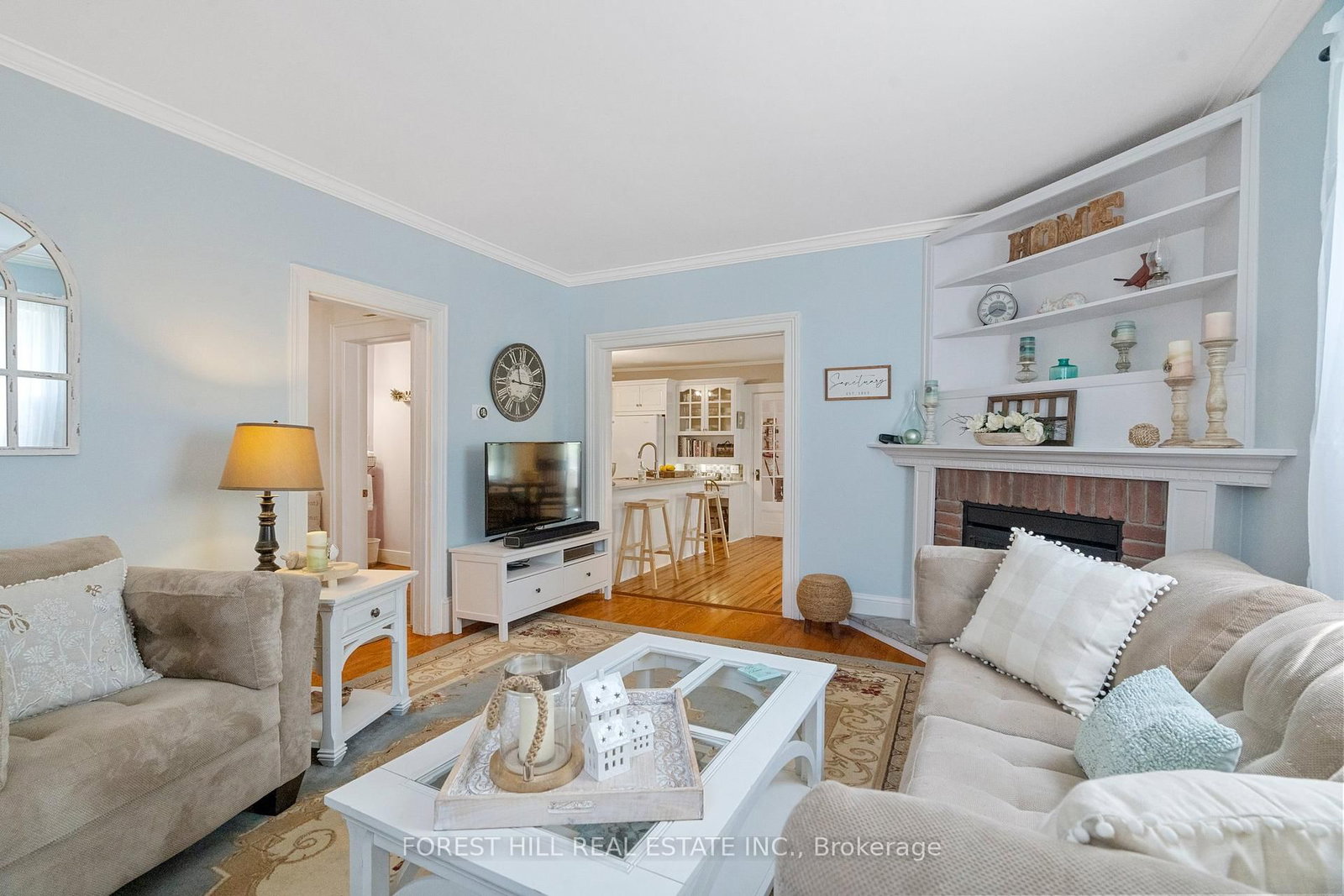 Listing Image 4