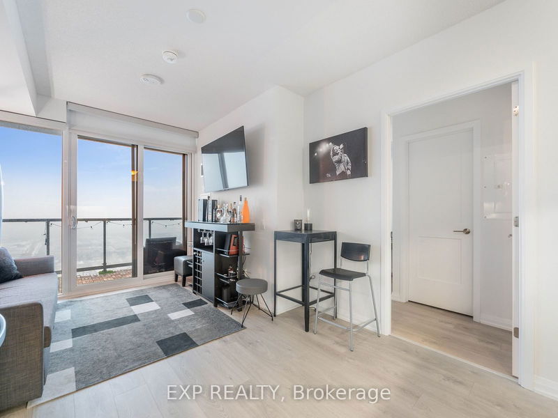 home for lease on 2802-7895 Jane Street
