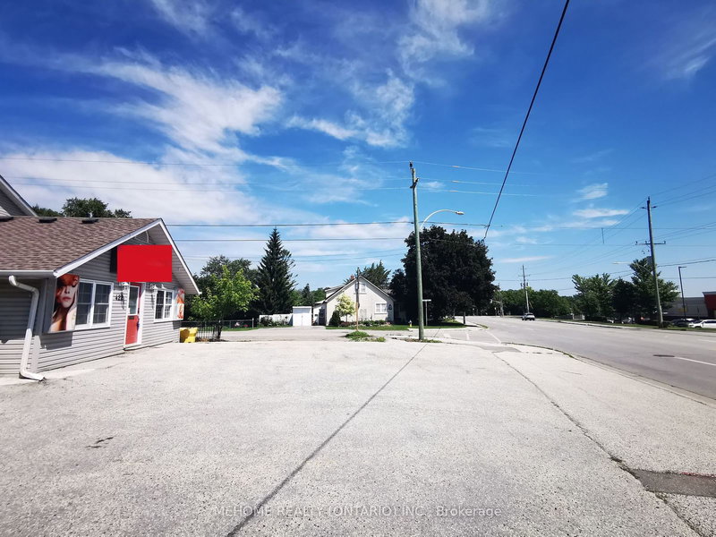 422 The Queensway S, Georgina, L4P 2E1 | Image 2