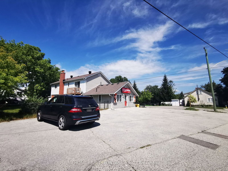 422 The Queensway S, Georgina, L4P 2E1 | Image 3