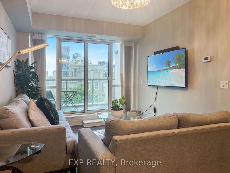 home for lease on 421-39 Upper Duke Crescent