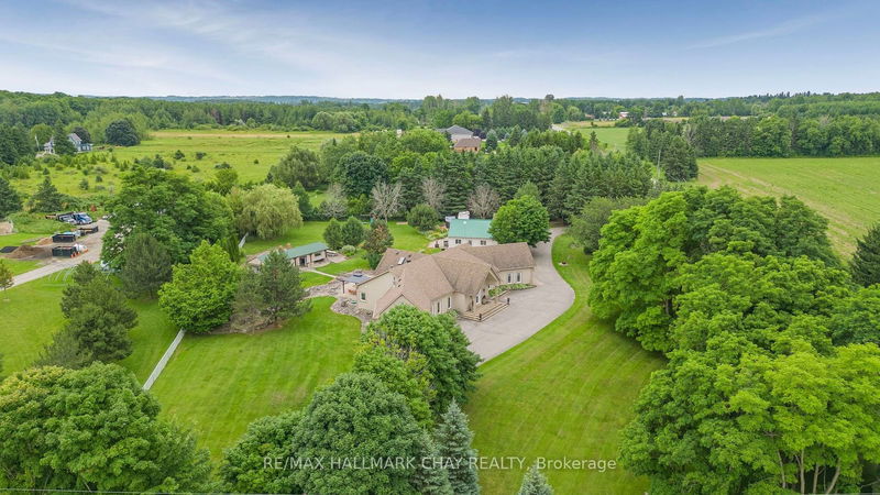 home for sale on 1545 15th Sideroad