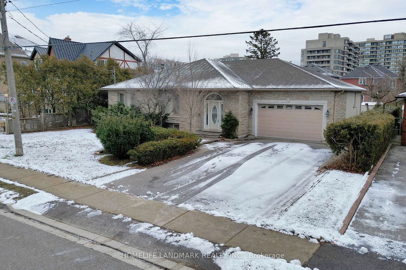 217 Crestwood Rd  Vaughan, L4J 1A8 | Image 1