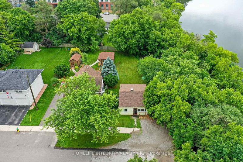 home for sale on 15 Richmond Street W