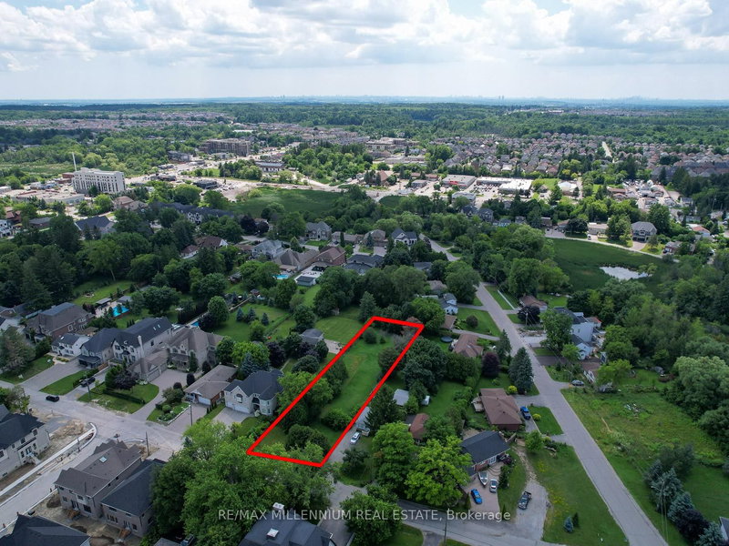 39 Maple Grove Ave, Richmond Hill, L4E 2V1 | Image 2
