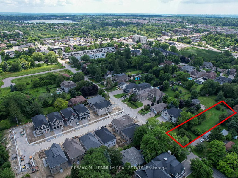 39 Maple Grove Ave, Richmond Hill, L4E 2V1 | Image 3