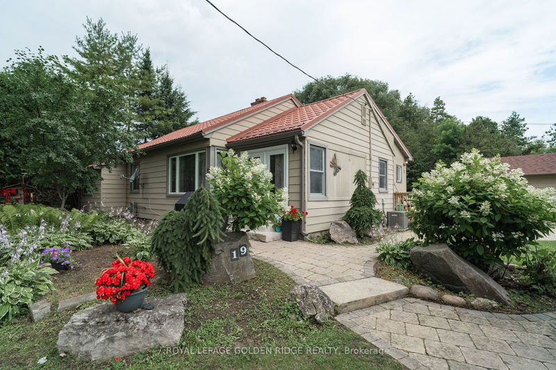 19 Lake Dr N Georgina, L4P 1A2 | Image 1