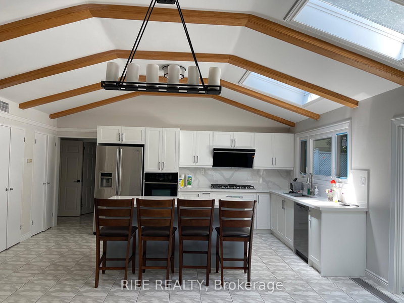 28 Wembley Ave, Markham, L3R 2A9 | Image 2