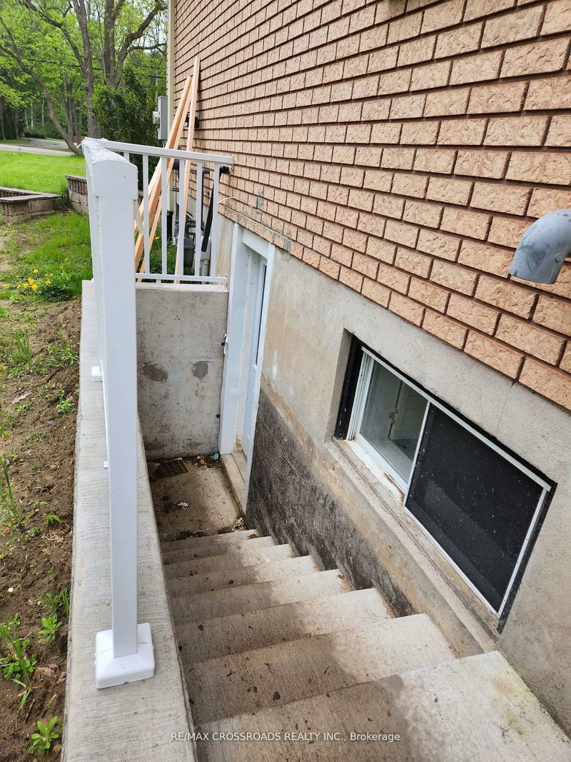 20286 Yonge St E, East Gwillimbury, L9N 1B1 | Image 2