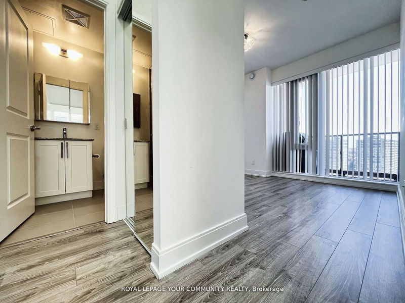  1202A - 9608 Yonge St  Richmond Hill, L4C 0X4 | Image 10