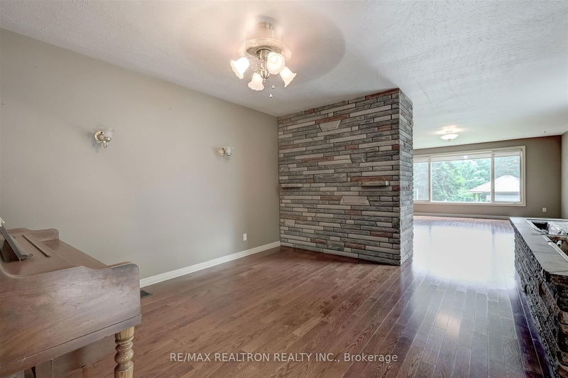 20393 Leslie St  East Gwillimbury, L0G 1V0 | Image 12