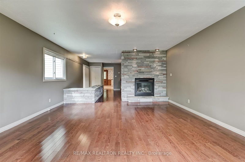 20393 Leslie St  East Gwillimbury, L0G 1V0 | Image 16