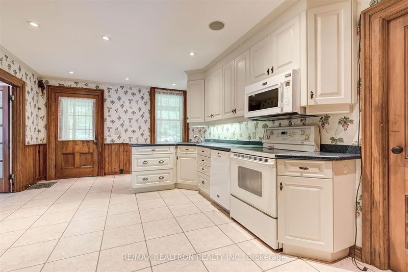 20393 Leslie St  East Gwillimbury, L0G 1V0 | Image 17