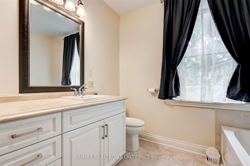 20393 Leslie St  East Gwillimbury, L0G 1V0 | Image 20