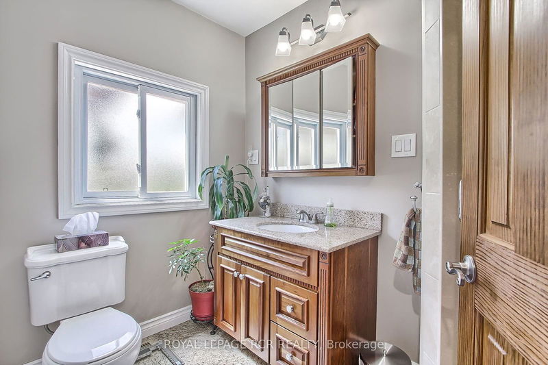 228 Bayshore Rd E Innisfil, L0L 1K0 | Image 14