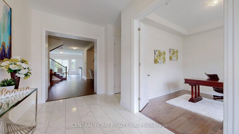 27 Upbound Crt, East Gwillimbury, L9N 0E5 | Image 2