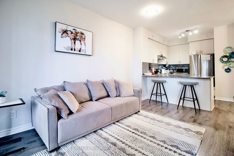 home for lease on 815-9255 Jane Street