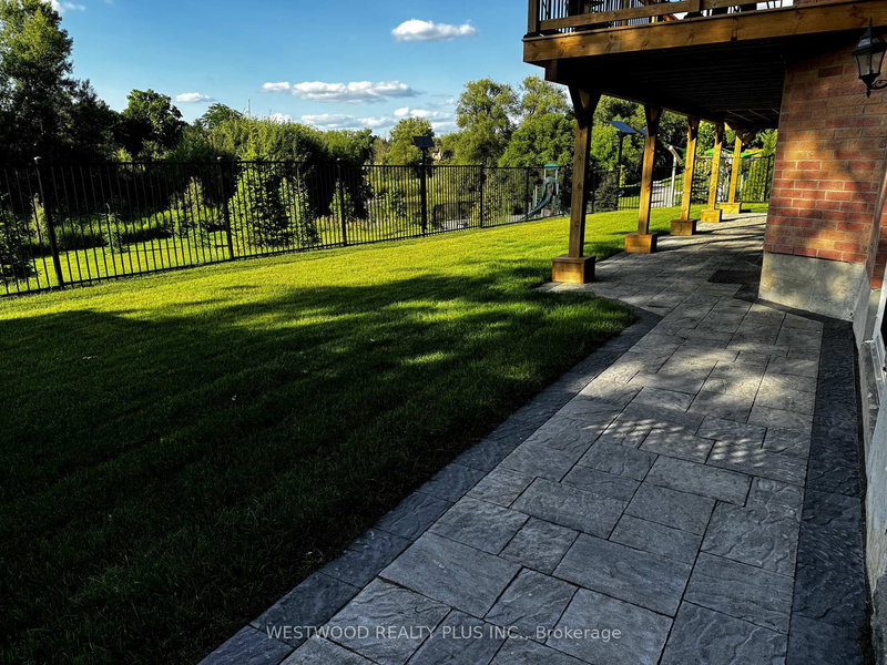 Lower L - 60 Cranberry Lane, Aurora, L4G 5Z1 | Image 2