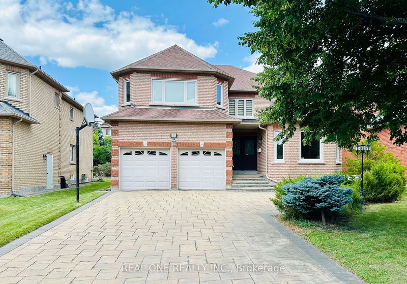 18 Henricks Cres  Richmond Hill, L4B 3W4 | Image 1