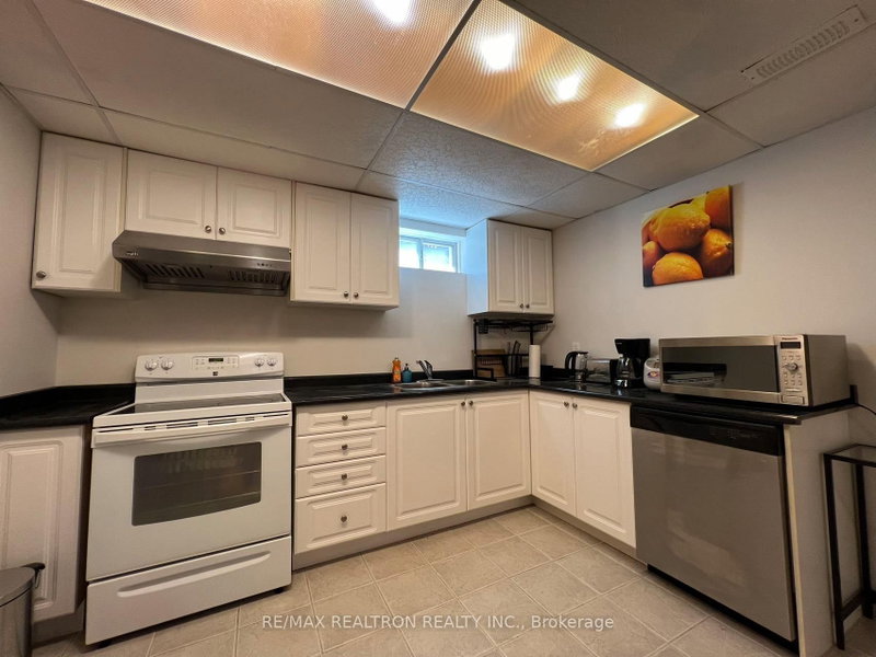 Unit Bsmt — 221 Humberland Drive, Richmond Hill