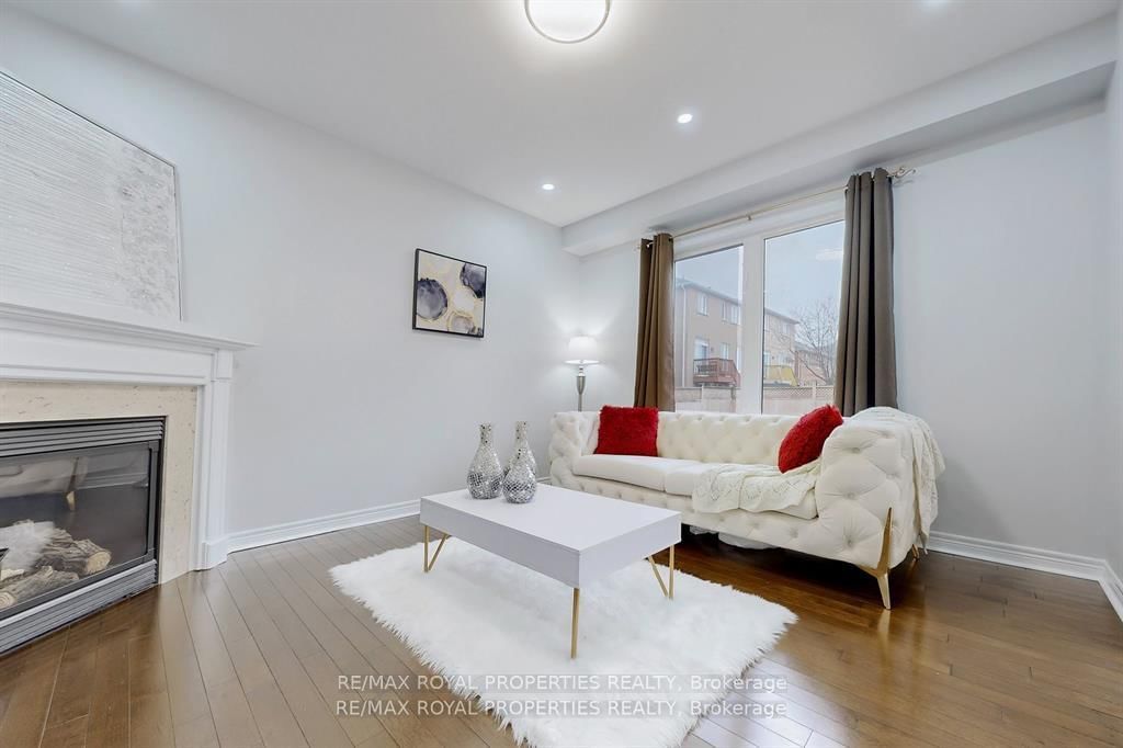 Listing Image 7