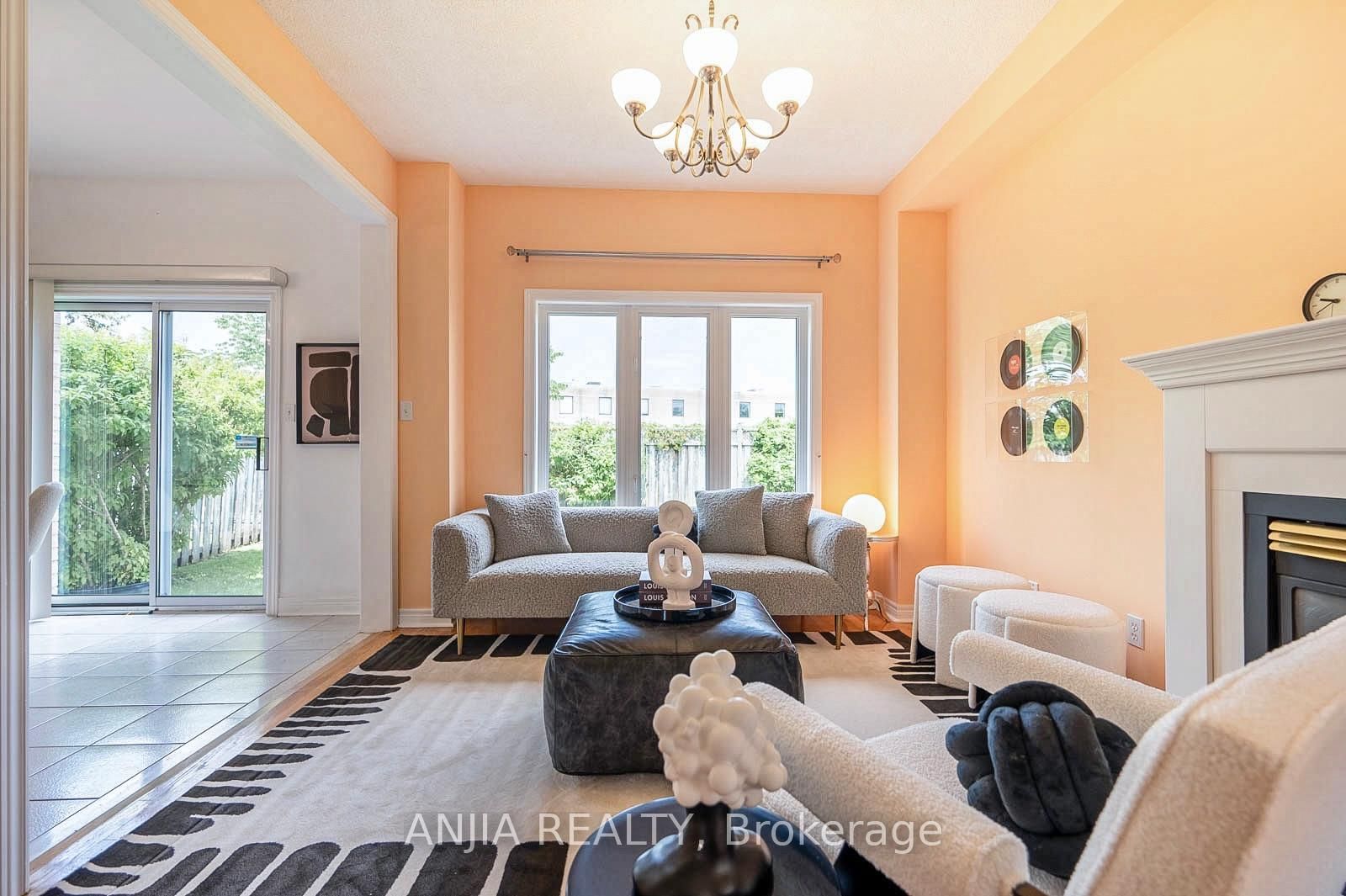 Listing Image 7